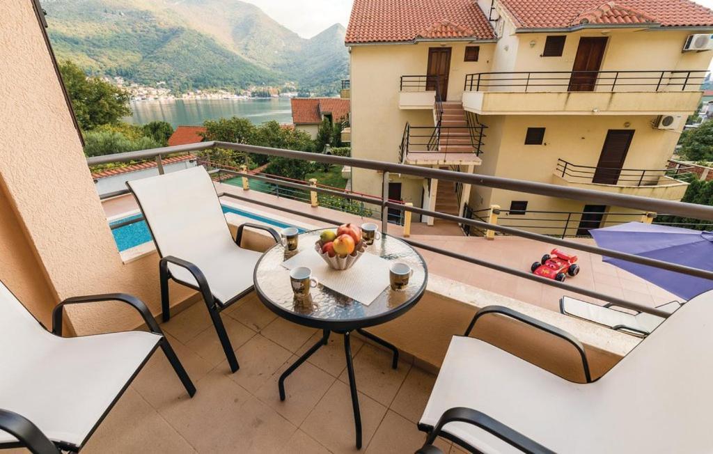 Port Adria Apartments Каменарі Екстер'єр фото