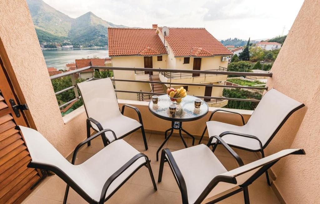 Port Adria Apartments Каменарі Екстер'єр фото