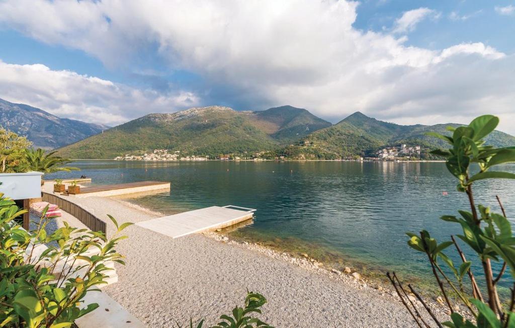 Port Adria Apartments Каменарі Екстер'єр фото