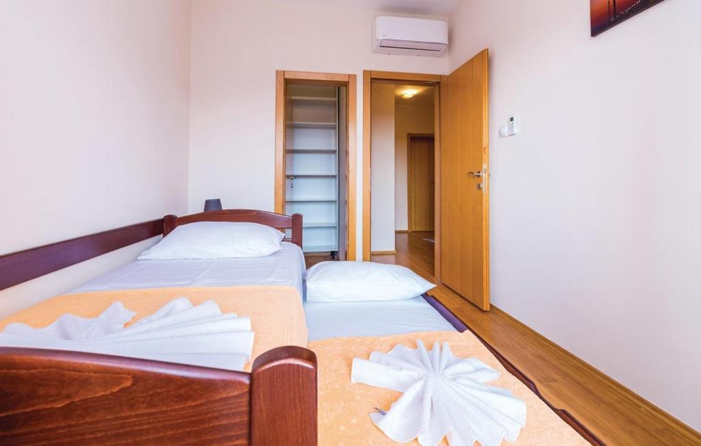 Port Adria Apartments Каменарі Екстер'єр фото